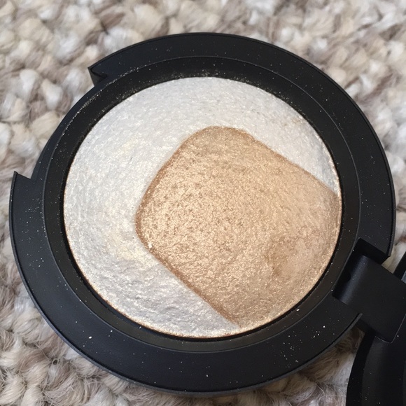 MAC Captivating Mineralize Eye Shadow Duo - Picture 3 of 4